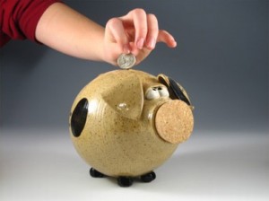 Alcancia 300x224 Cómo lograr que sus hijos ahorren dinero